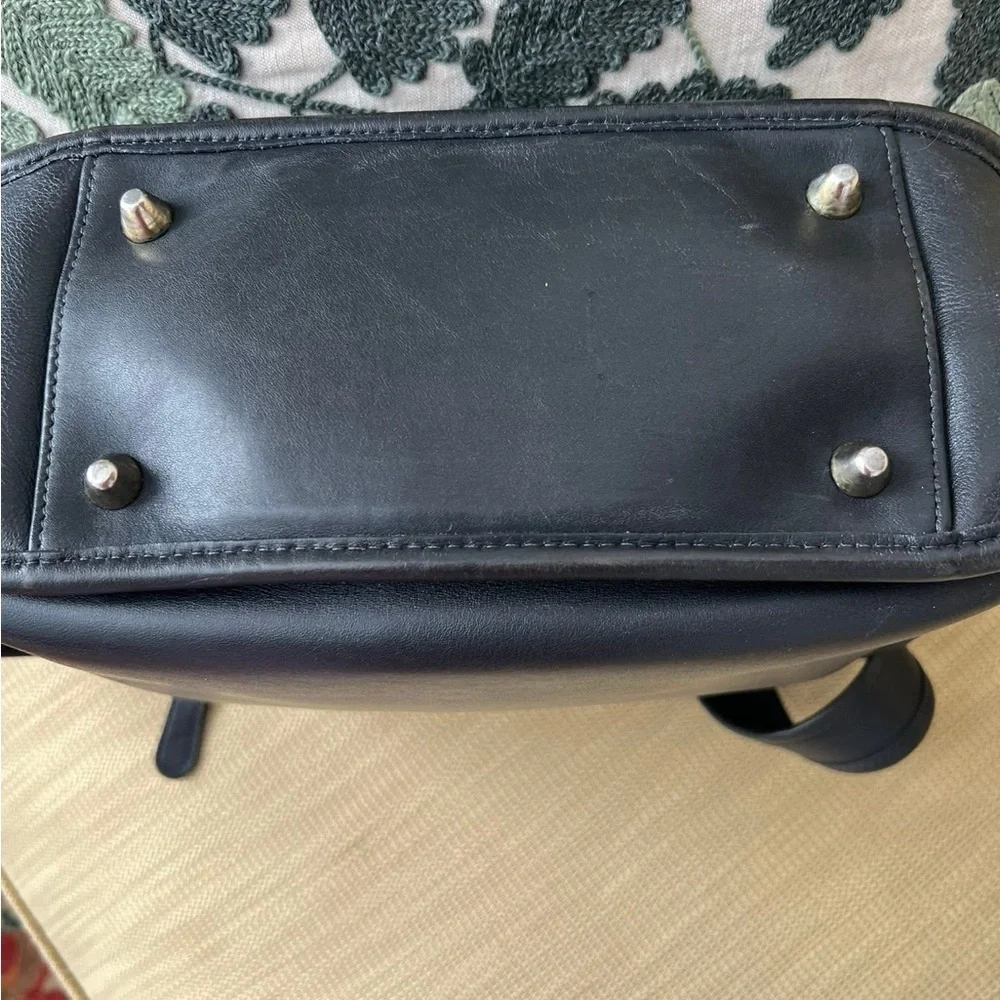 Vintage Coach Navy Legacy Zip #9966 Leather Shoulder Bag with Gold Hardware - Picture 8 of 11